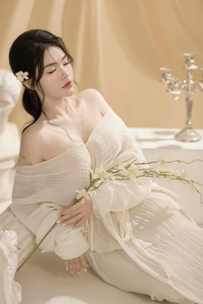 Lừa đảo thực sự đã sinh ra một đứa trẻ, cảnh tượng một người phụ nữ trẻ khát nước đặc biệt gây kích thích